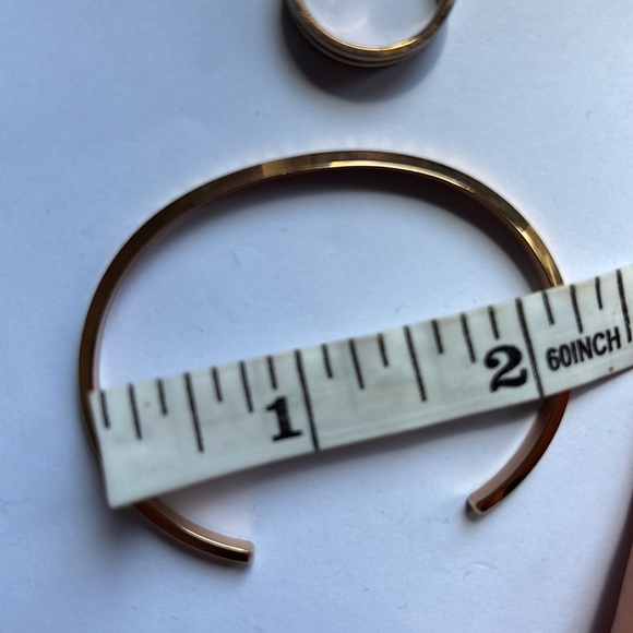 Daniel Wellington Gold Cuff Bracelet and ring - Picture 6 of 7